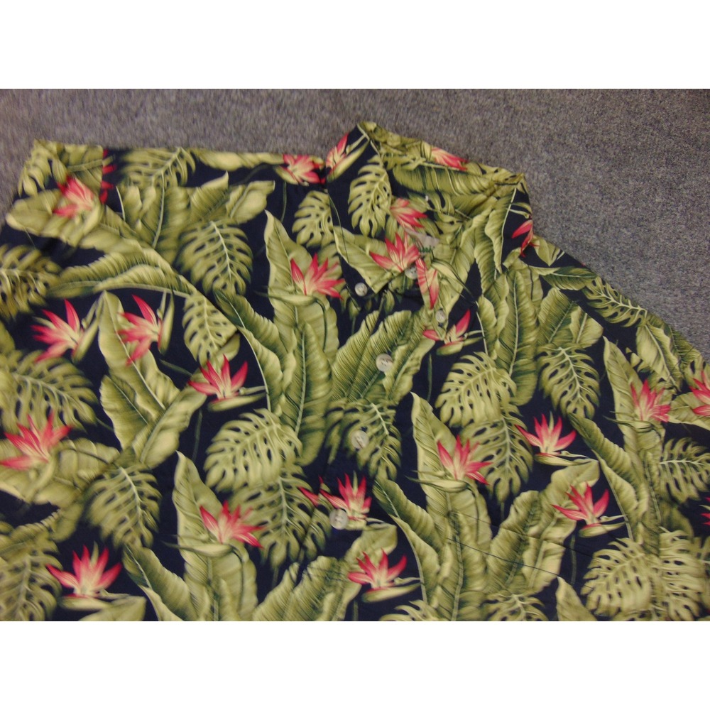 Hilo Hattie Hawaiian Mens Shirt Mens Med Tropical Floral Aloha Camp Resort Vaca